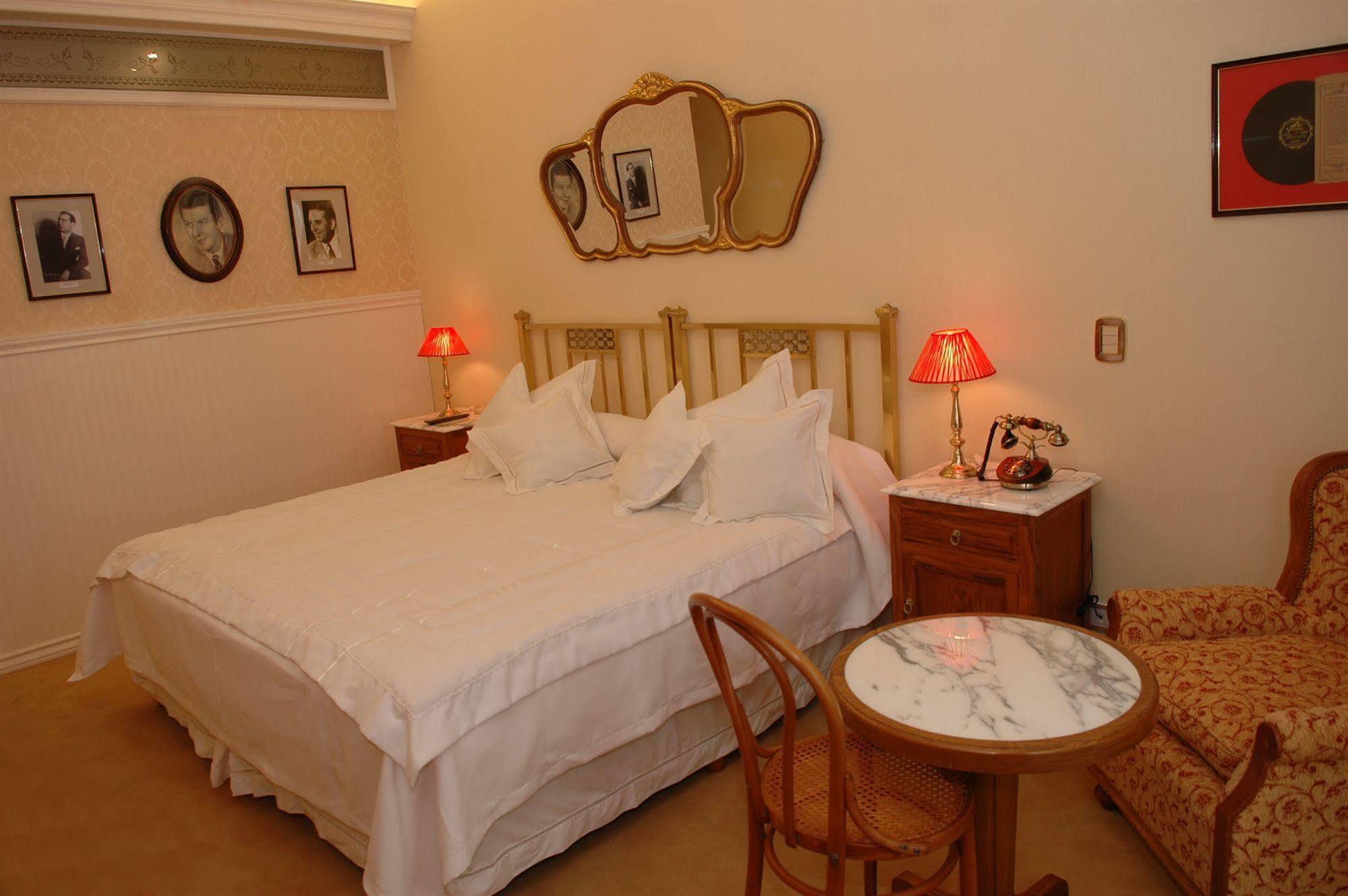 Tanguero Hotel Boutique Antique Буенос Айрес Стая снимка